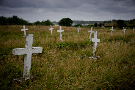 笠利の十字架の墓地