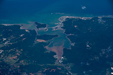 飛行機から撮影した塩屋湾