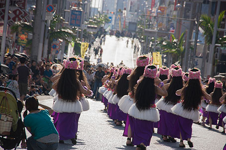 国際通りのパレード