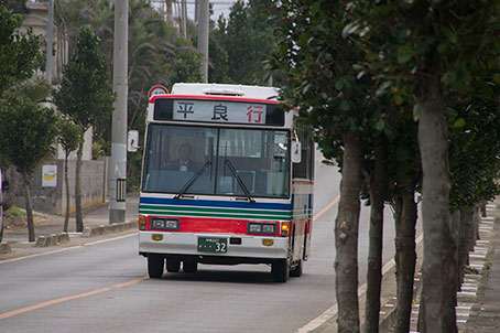 平良行きの路線バス