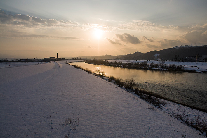 小矢部川の雪景色