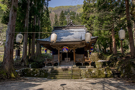 相倉集落の地主神社