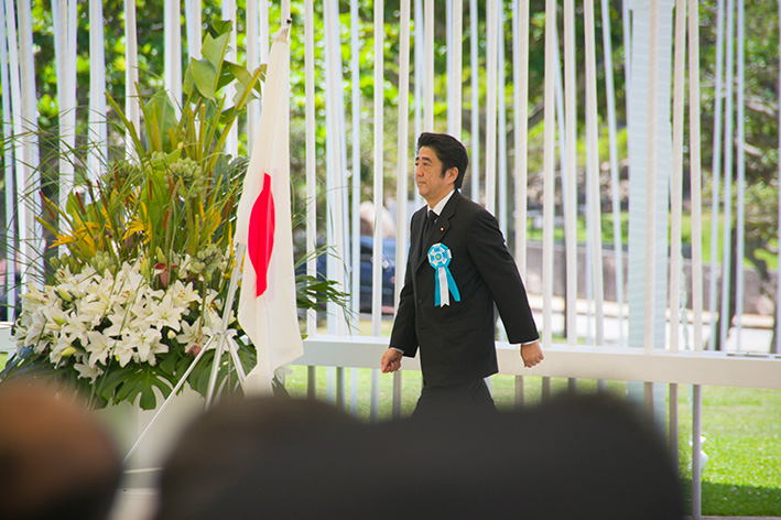 沖縄慰霊の日の安倍首相