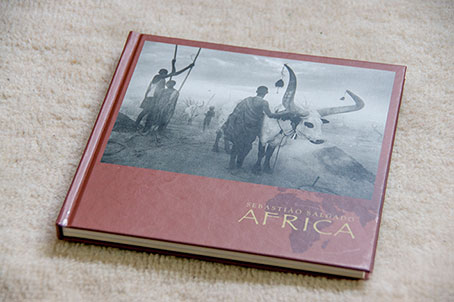 サルガドの写真展『AFRICA』の図録