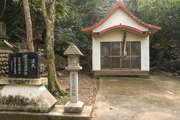 ２月９日のスナップ。実久集落にある実久三次郎神社