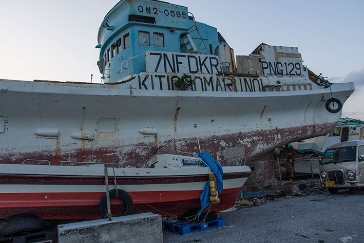 １月１１日のスナップ。泊港の廃船