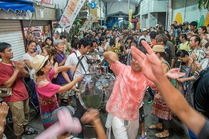 ８月３１日のスナップ。栄町市場屋台祭り