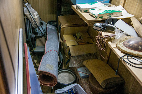 これから片付ける物置き1