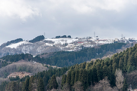風車が撤去された稲葉山