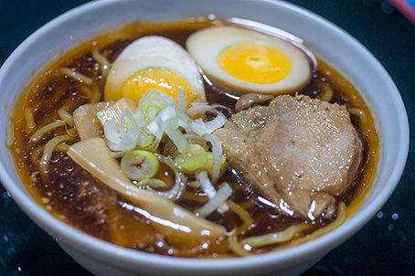 自家製チャーシューと味玉入りラーメン