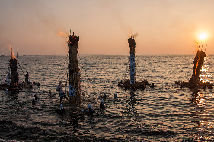 滑川のネブタ流し